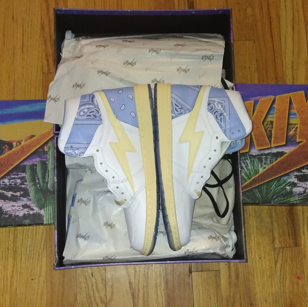Sneakers